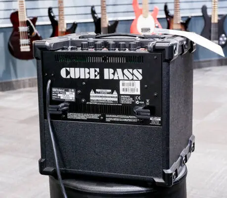ROLAND CUBE BASS AMP 2
